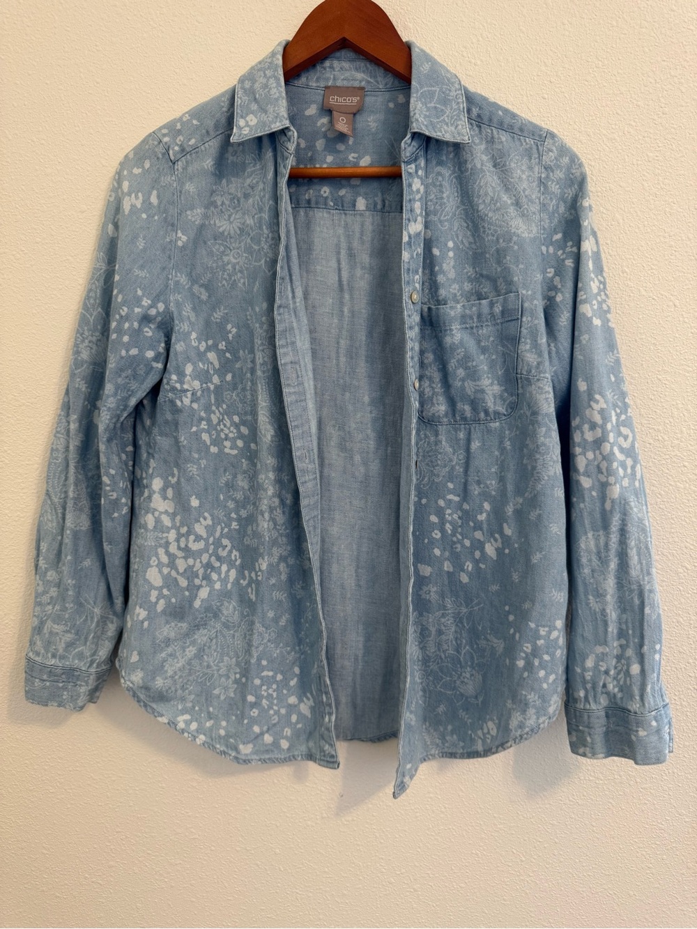 Chico’s Size 0 Blue Cotton Hemp Floral Print Button Front Shirt Small